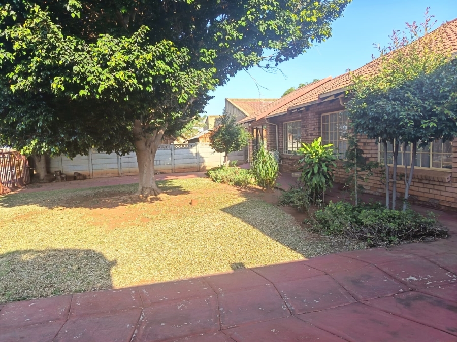 3 Bedroom Property for Sale in Geelhoutpark North West
